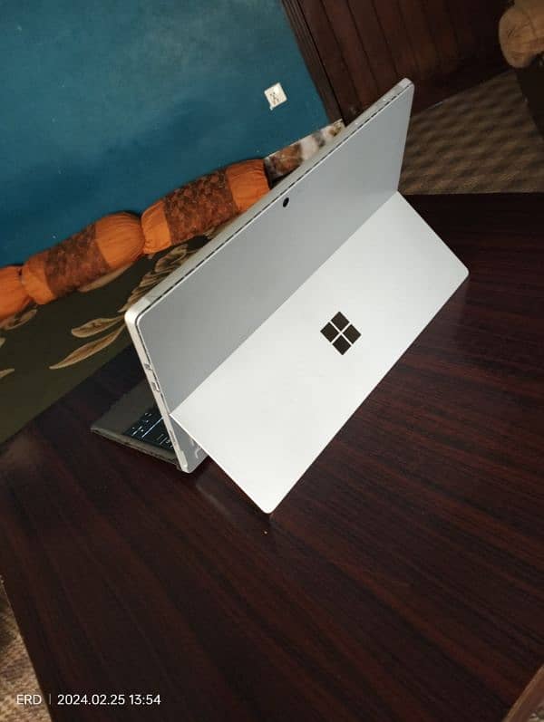 Microsoft Surface 5 Pro i5 7th Gen 4