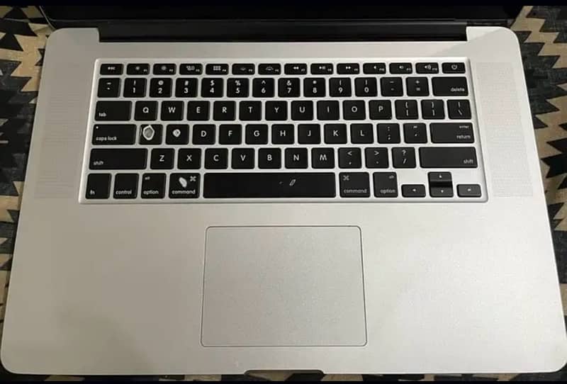 Macbook Pro Mid14 (16gb,256gb) 4