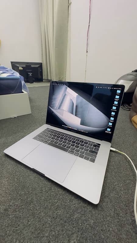 Macbook Pro 2018 4gb graphic card 15inch 0