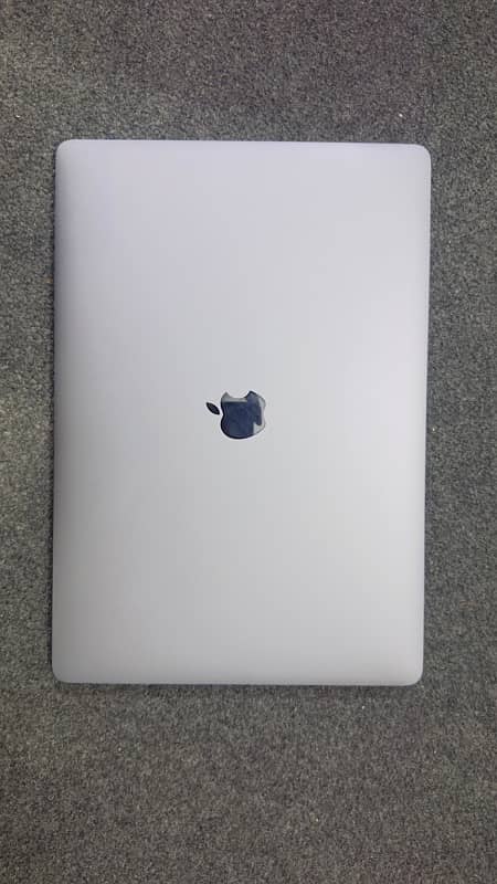 Macbook Pro 2018 4gb graphic card 15inch 4