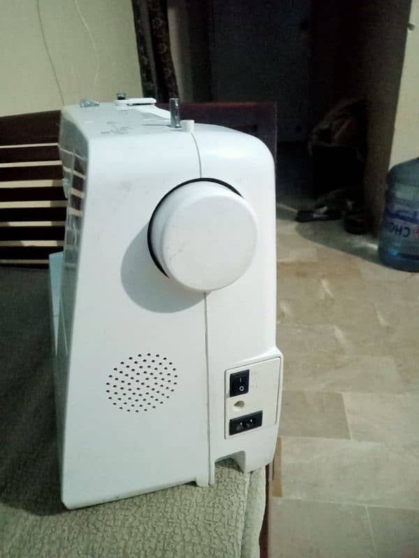 janome swing machine good condition 4