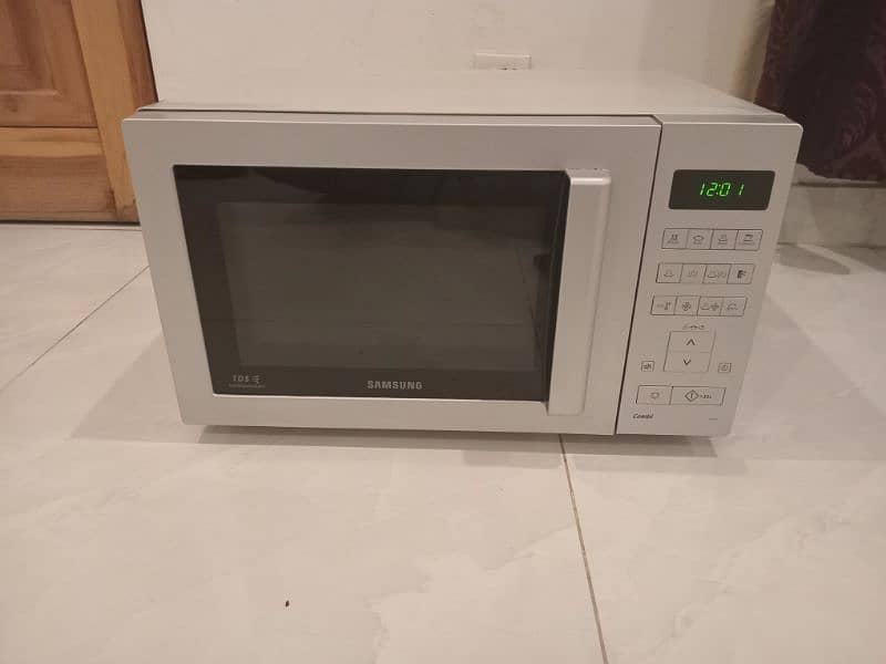 Dubai Imported Samsung Microwave In best condition 0