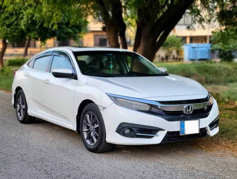 Honda Civic Oriel 2016 original and jeven look total new car. 3