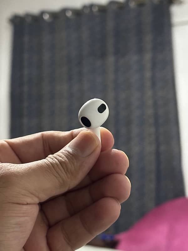 Apple AirPods 3rd Generation in very good condition 5