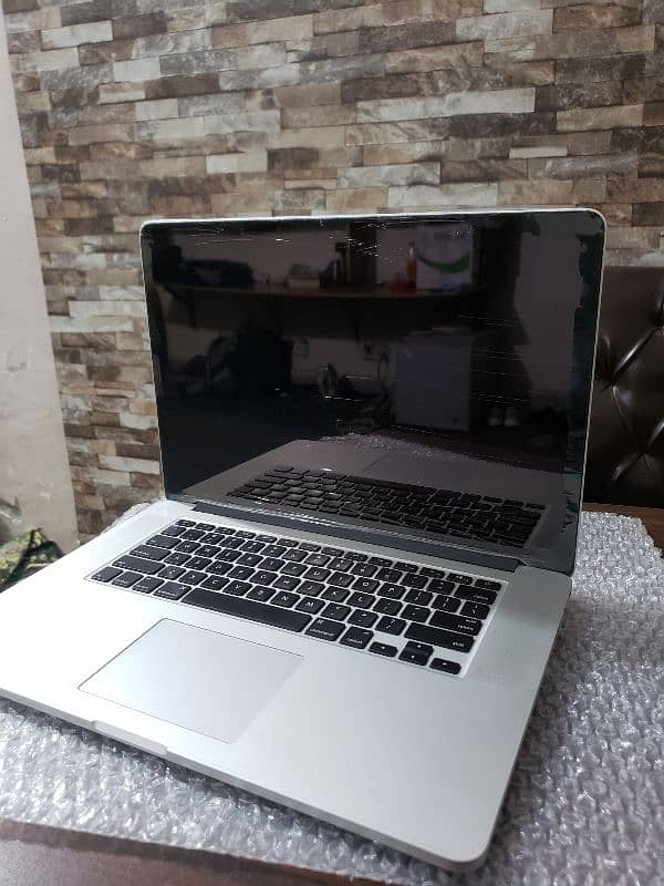 Apple MacBook pro 2015 16GB Ram / 256GB ssd Condition 10/10 4