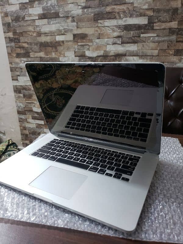 Apple MacBook pro 2015 16GB Ram / 256GB ssd Condition 10/10 5