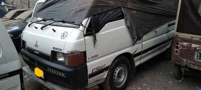 Mitsubishi hiace L300