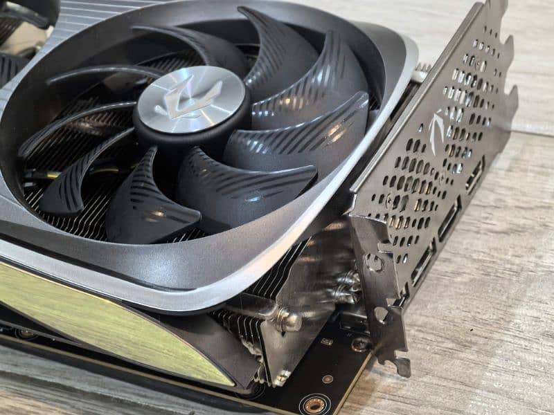 RTX 4080 super amp aero extreme 1