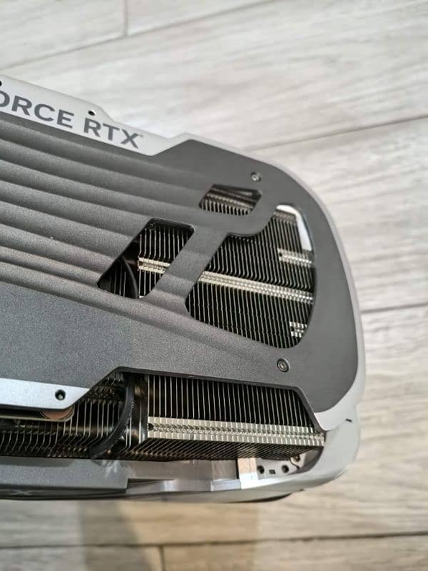 RTX 4080 super amp aero extreme 8