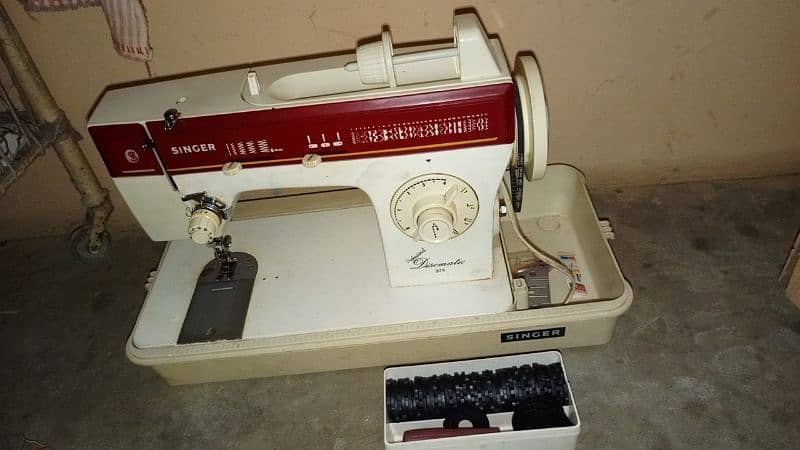 Singar silai machine with ovar lock piko embroidery 0