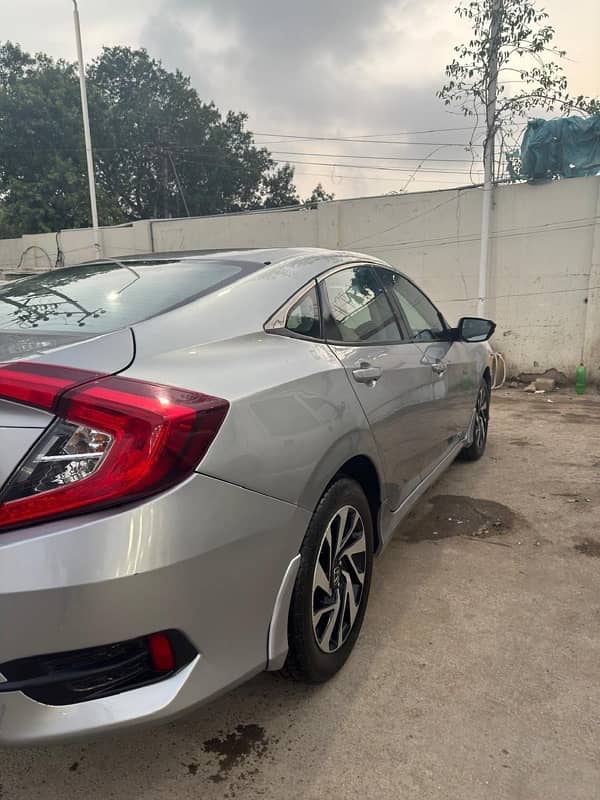 Honda Civic Oriel 2018 4