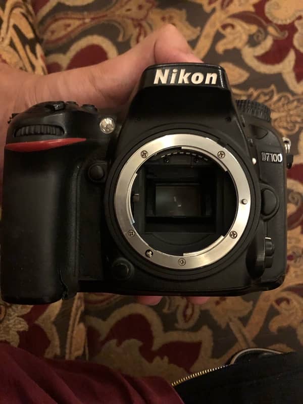 Nikon D7100 9/10 conditions few months used only videos 0