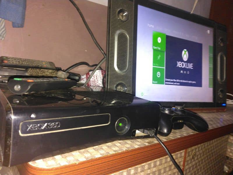 Xbox 360 9/10 condition 250gb urgent sell 0