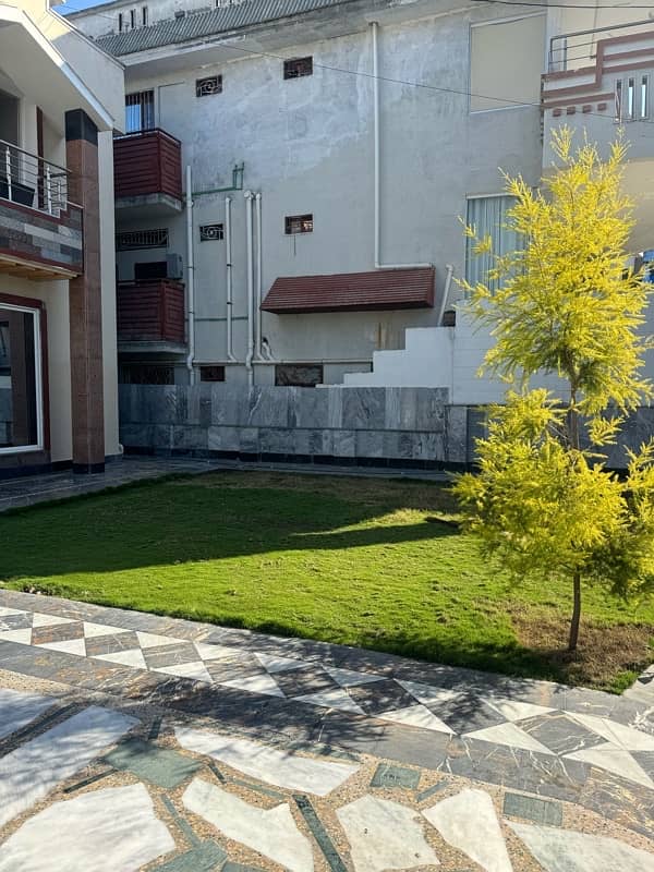 Beautiful large size House or Rent on Police Officers Colony Road 1