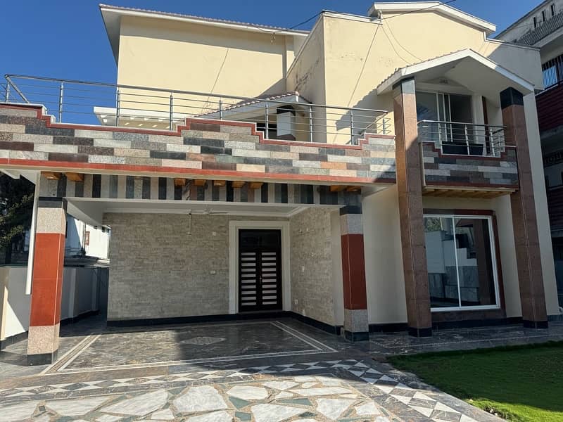 Beautiful large size House or Rent on Police Officers Colony Road 2