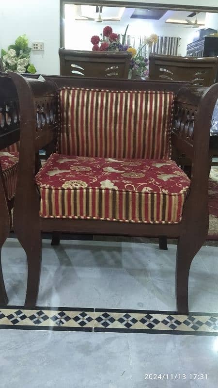 4 Seater Wooden Sofa | Condition 10/9.5 | 1