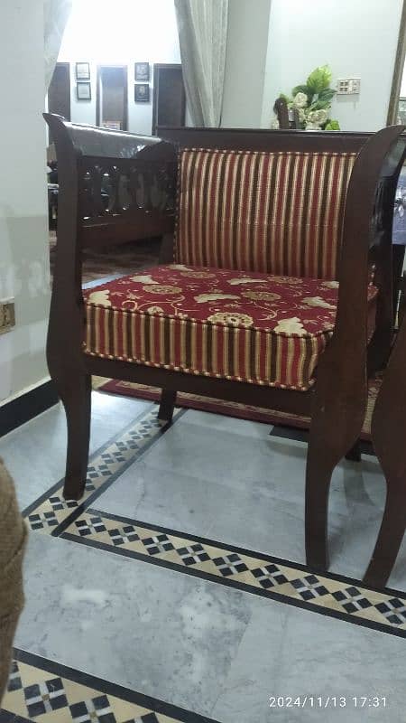 4 Seater Wooden Sofa | Condition 10/9.5 | 2