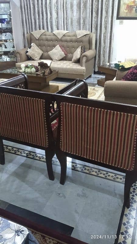 4 Seater Wooden Sofa | Condition 10/9.5 | 4