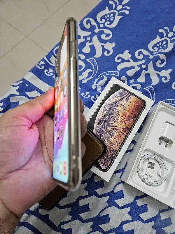 iphone xs max  256 GB pta approved 1