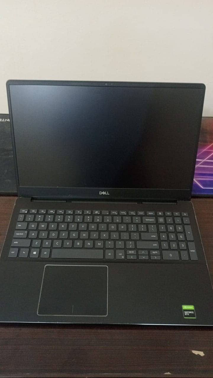 Dell Vostro 15 7590 Laptop. 0