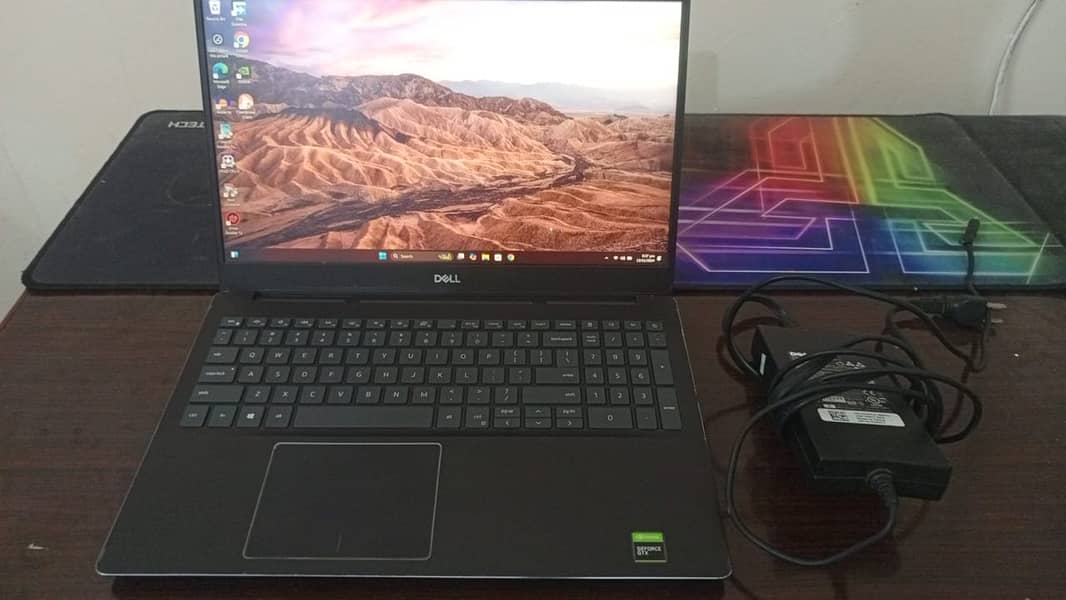 Dell Vostro 15 7590 Laptop. 1