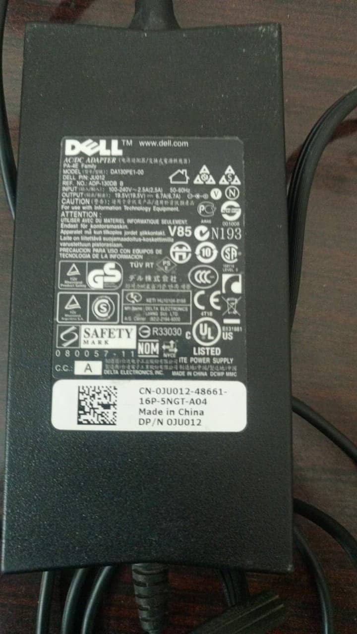 Dell Vostro 15 7590 Laptop. 8