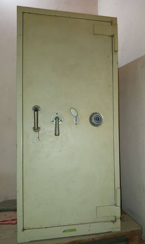 Metal Safe 1