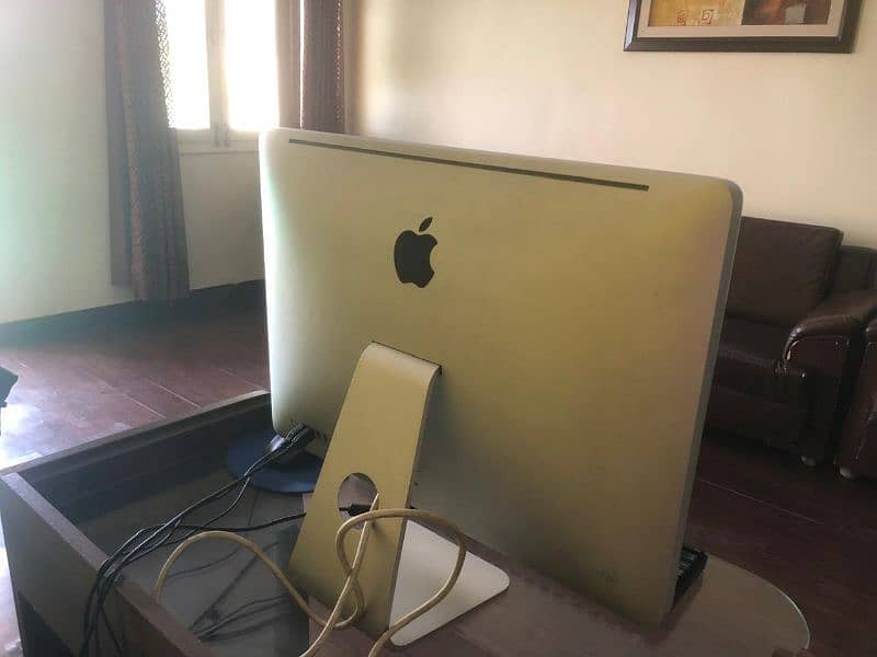 I Mac Available with Trolley And chair 3