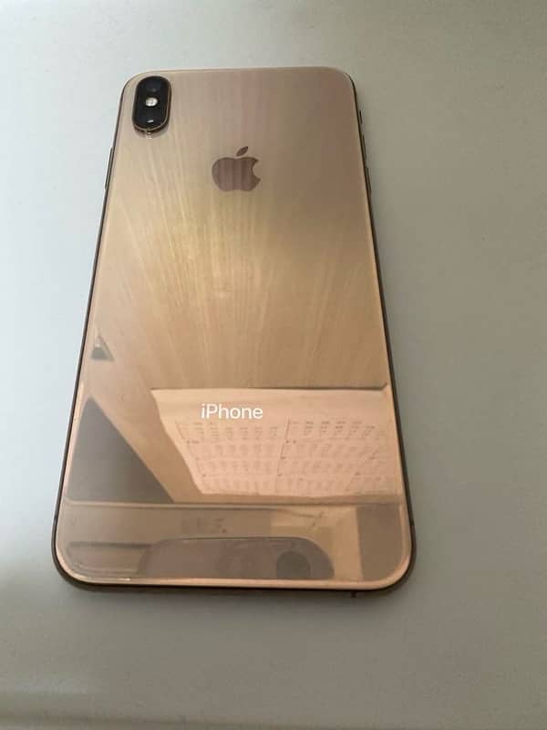 iphone Xs golden color 2