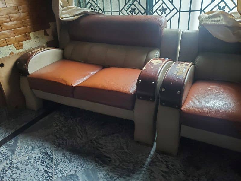 very solid sofa set. . 0