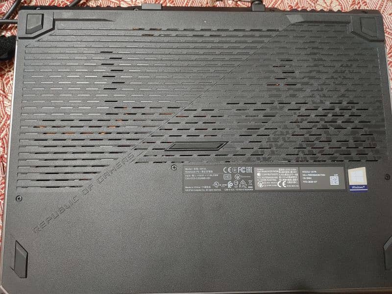 Asus rog strick .  i7 10750H G512L 8