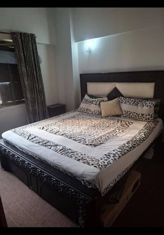 king size double bed 0