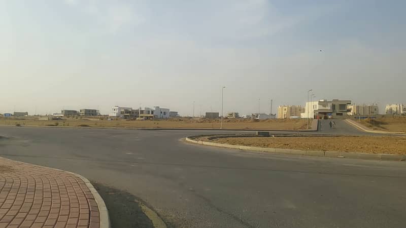 272sq yd plot in Precicnt-6 FOR SALE. Most developing precicnt of BTK near Bahria Heights 26