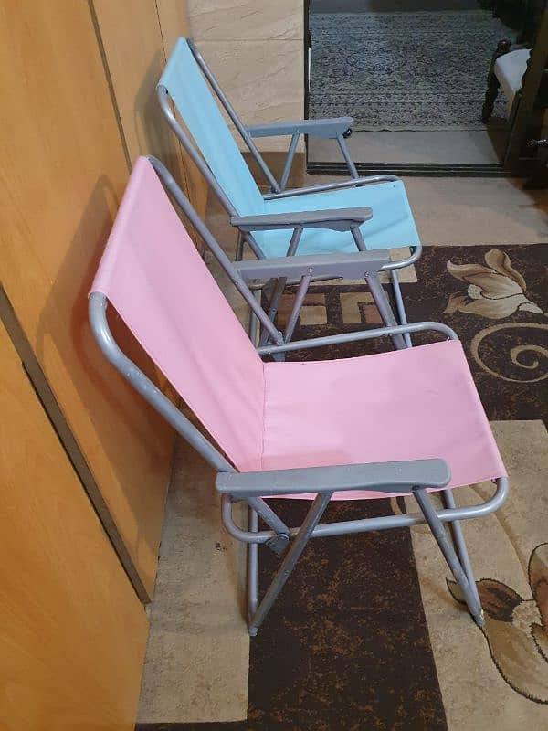 Imported folding Dubai chairs. 1