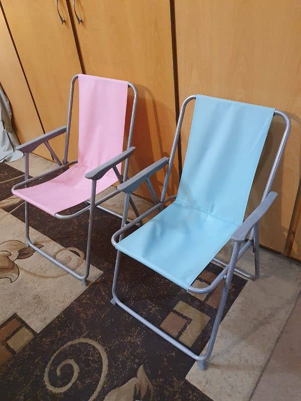 Imported folding Dubai chairs. 4