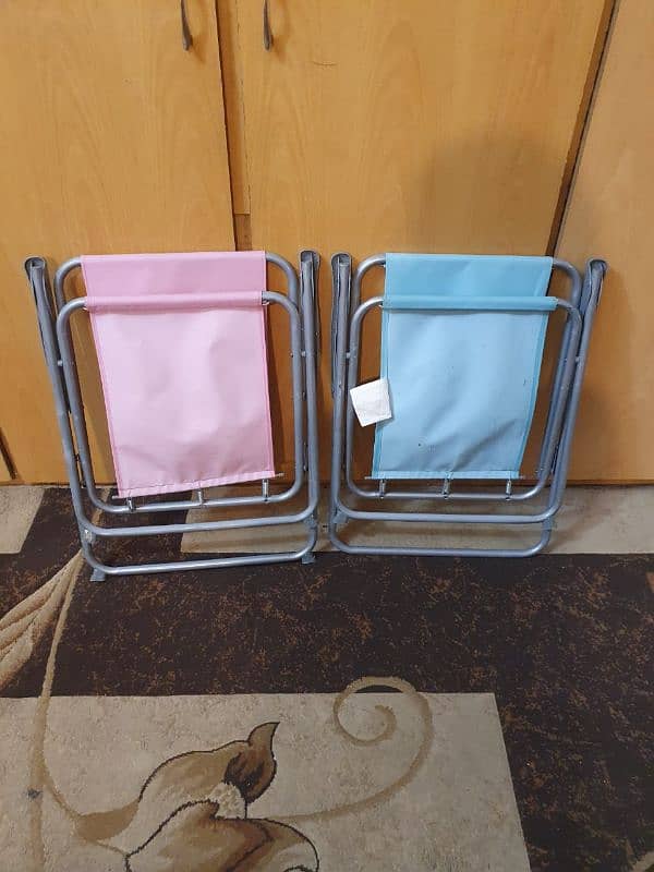 Imported folding Dubai chairs. 6