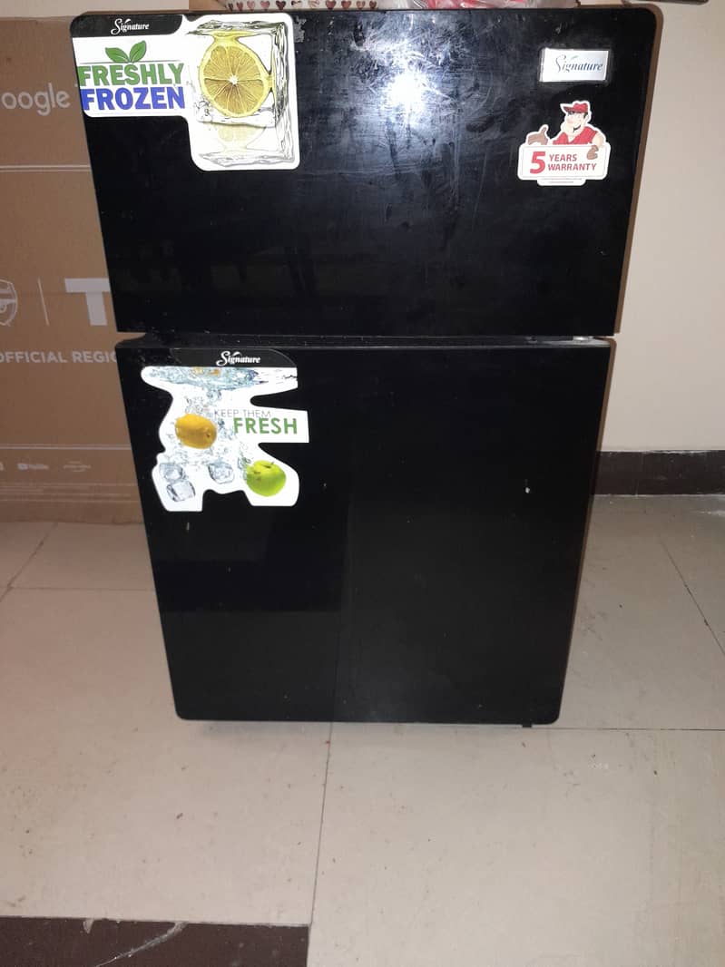 Small fridge in good condition for sale. 0