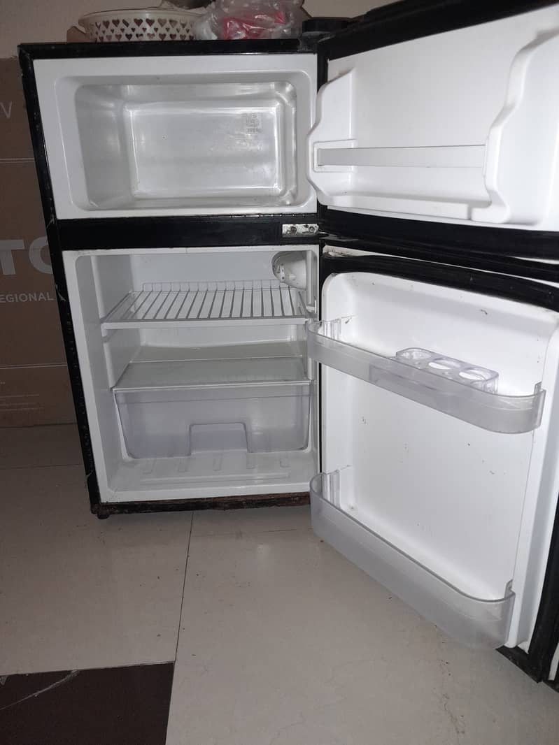 Small fridge in good condition for sale. 1