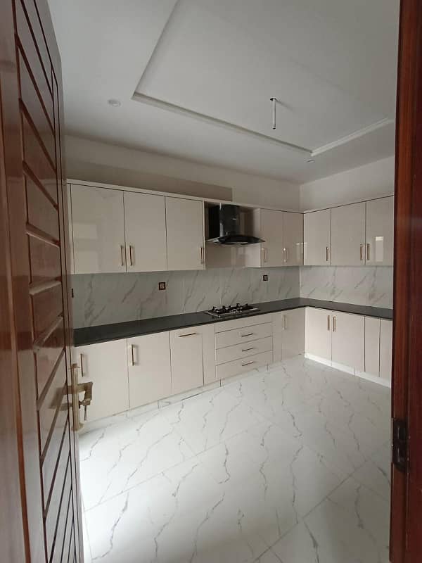 1000sq yd Luxury Villa with Designer Kitchen, Washroom and Elevation. Ready to Move 5