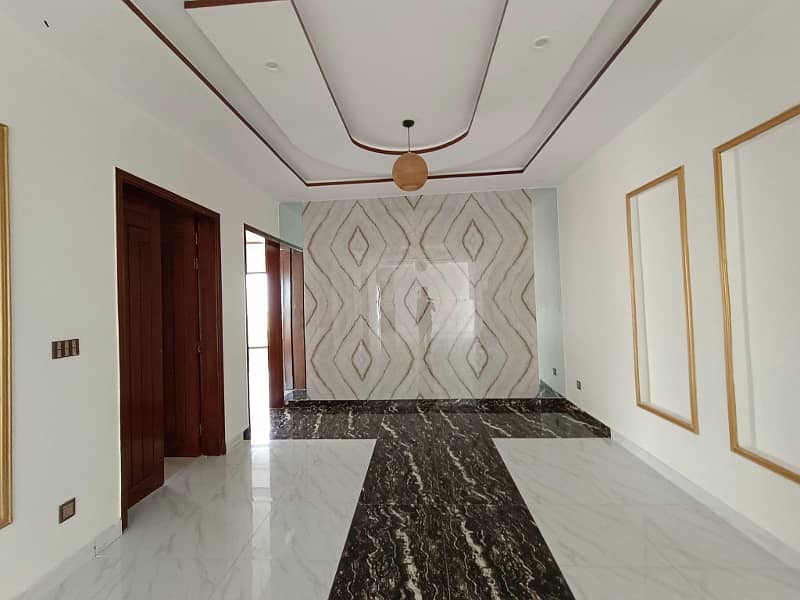 1000sq yd Luxury Villa with Designer Kitchen, Washroom and Elevation. Ready to Move 9