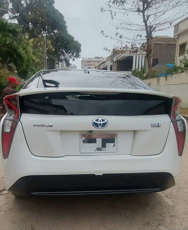 Toyota Prius 2017 3