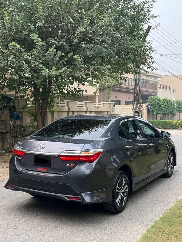 Toyota Corolla Altis 2017 4