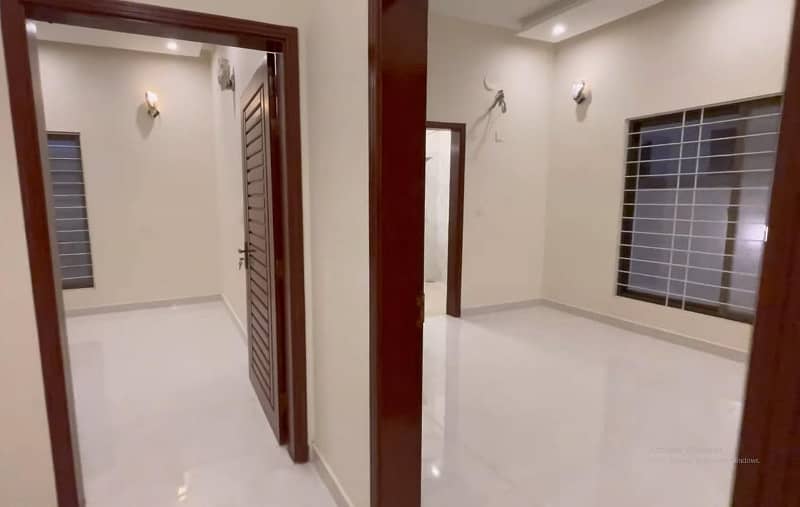 Ready to move 272sq yd 4 & 5 Bedroom DDL Luxury Villa FOR SALE. Only 4km from Main Entrance of BTK. Near GRAND MOSQUE, A-Plus Quality Construction. 4