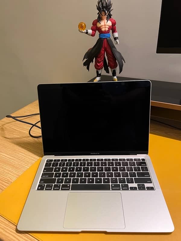 M1 Macbook Air 8/256 lush 10/10 2