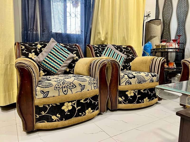 Sofa Set in Good Condition 6