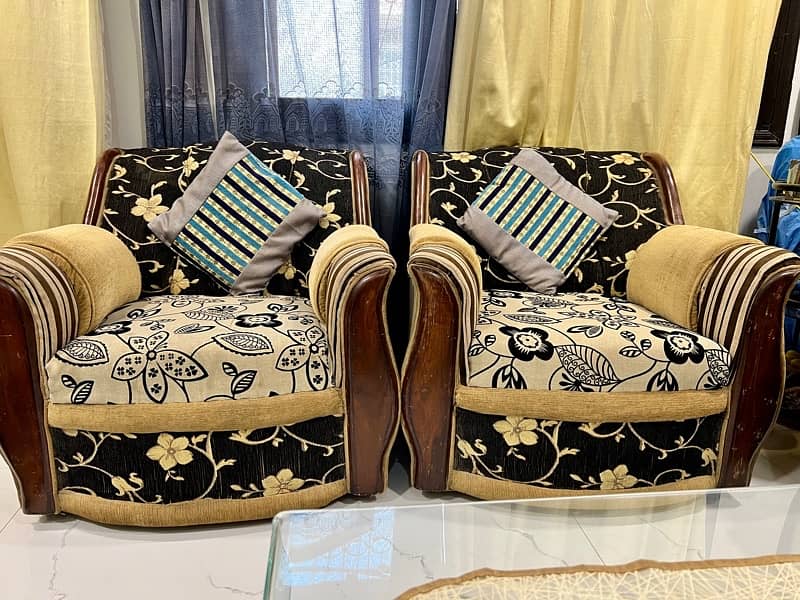 Sofa Set in Good Condition 7