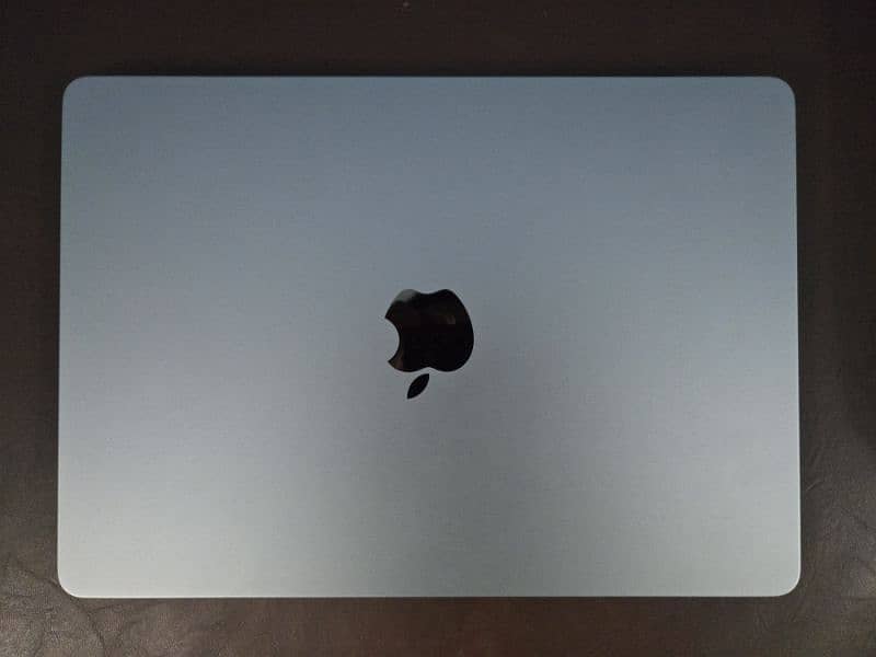 Macbook Air M3 / 8 GB RAM / 256 GB Storage / 2 months used 0