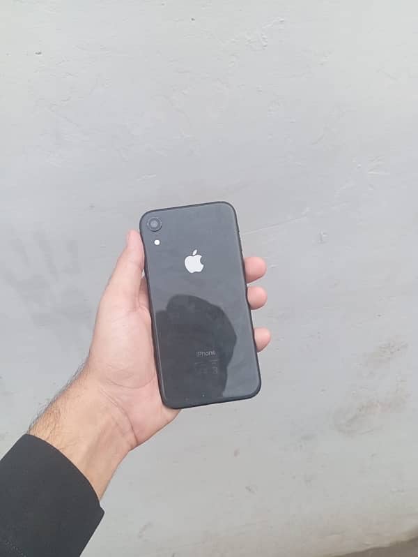 iphone xr 64  gb 3