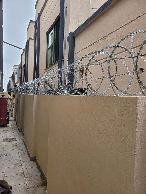 razor wire installation 4