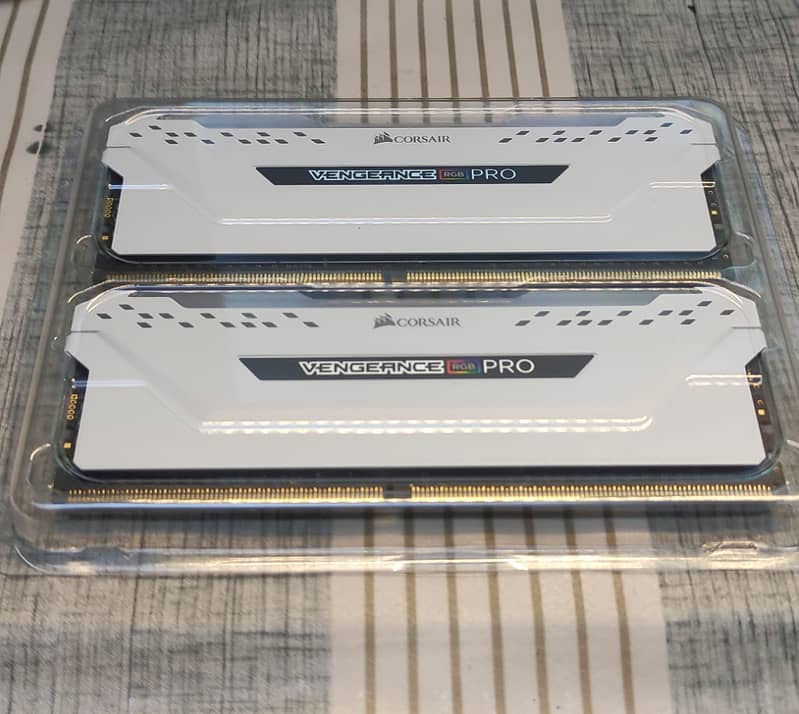 Corsair VENGEANCE RGB PRO 16GB (2 x 8GB) DDR4 3200MHz 1